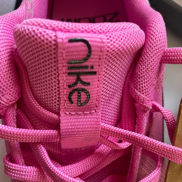 🆕 Nike pink white and black Sports Sneakers - Picture 8 of 10